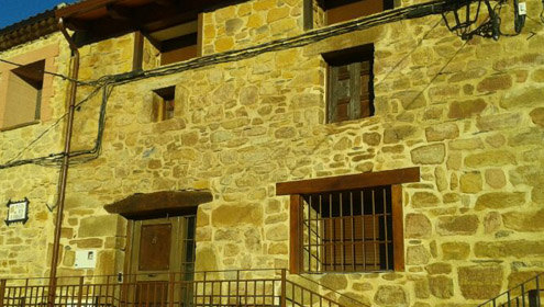 fachada de la casa rural Sierra Alto Rey